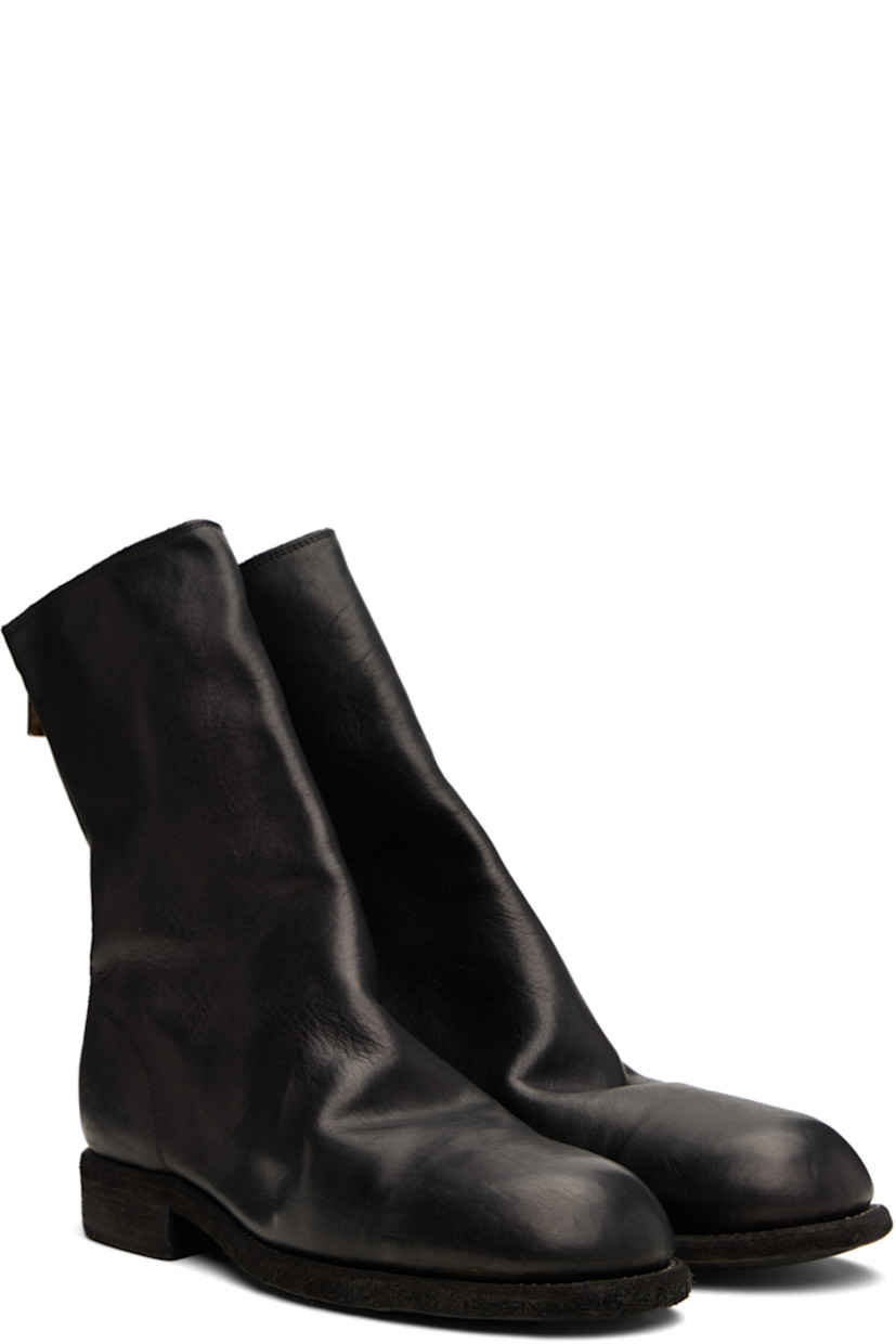 Ankle-high grained horse leather boots in black.

· Zip closure at heel
· Grained leather lining
· Stacked leather heel
· Leather sole
· Heel: H1.5"

Supplier color: BLKT
