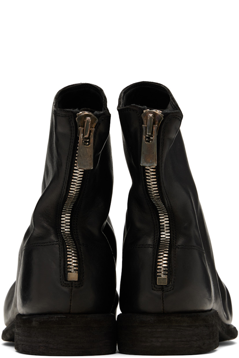 Ankle-high grained horse leather boots in black.

· Zip closure at heel
· Grained leather lining
· Stacked leather heel
· Leather sole
· Heel: H1.5"

Supplier color: BLKT
