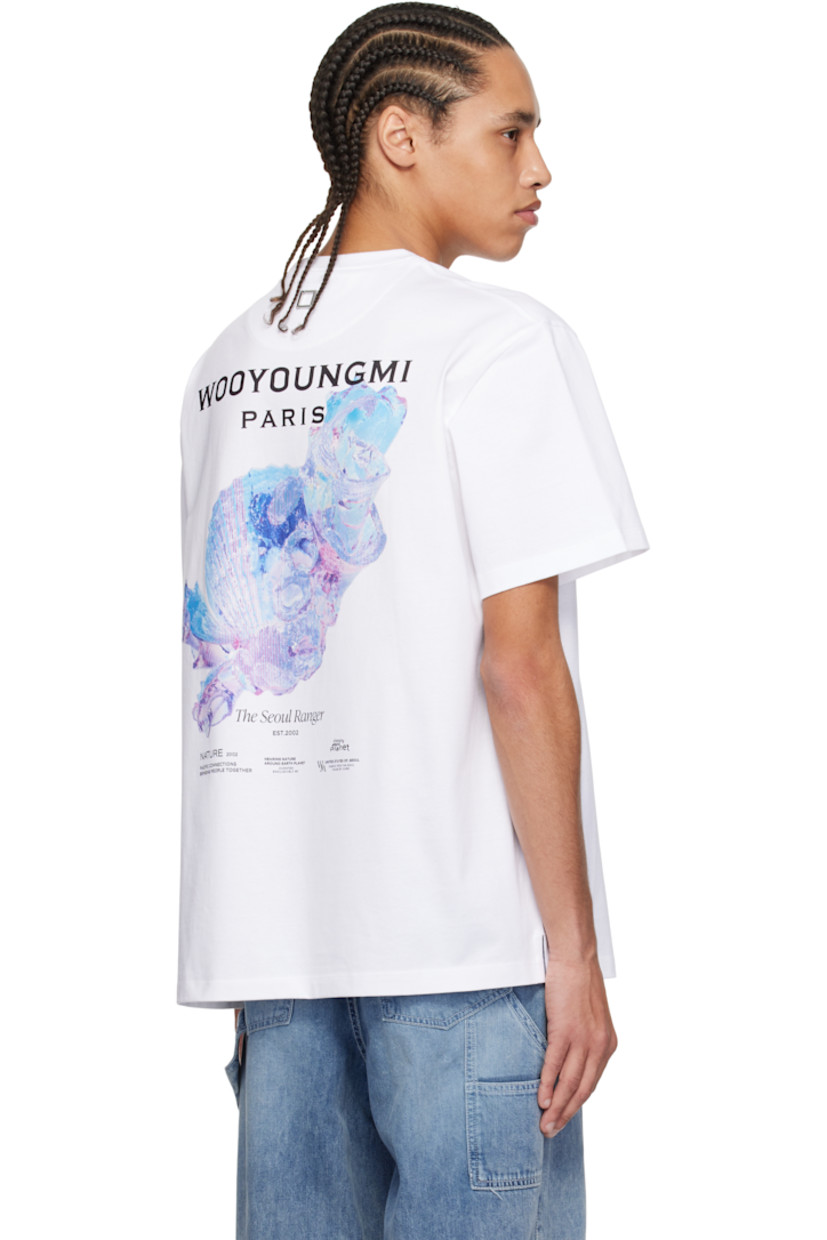 Cotton jersey T-shirt.

· Rib-knit crewneck
· Embroidered logo patch at chest
· Vented side seams
· Logo hardware at back collar
· Logo and graphic printed at back

Supplier color: White