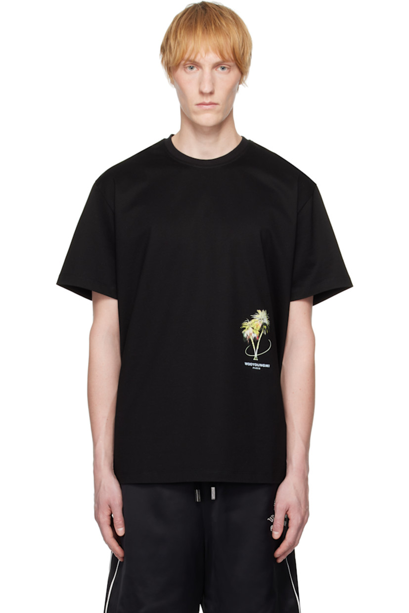 Cotton jersey T-shirt. 

· Rib-knit crewneck
· Logo and graphic printed at front
· Dropped shoulders
· Vented side seams 
· Logo hardware at back collar
· Logo, graphic, and text printed at back

Supplier color: Black