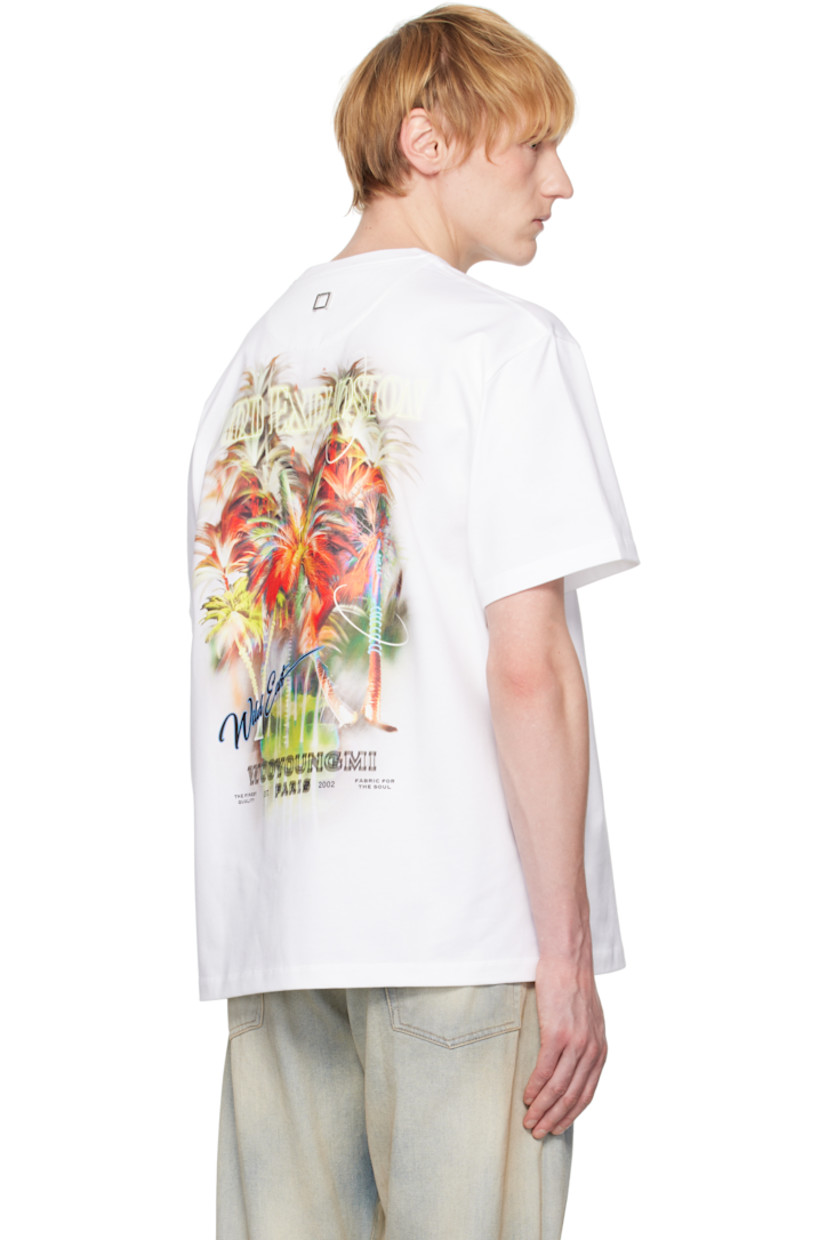 Cotton jersey T-shirt. 

· Rib-knit crewneck
· Logo and graphic printed at front
· Dropped shoulders
· Vented side seams 
· Logo hardware at back collar
· Logo, graphic, and text printed at back

Supplier color: White