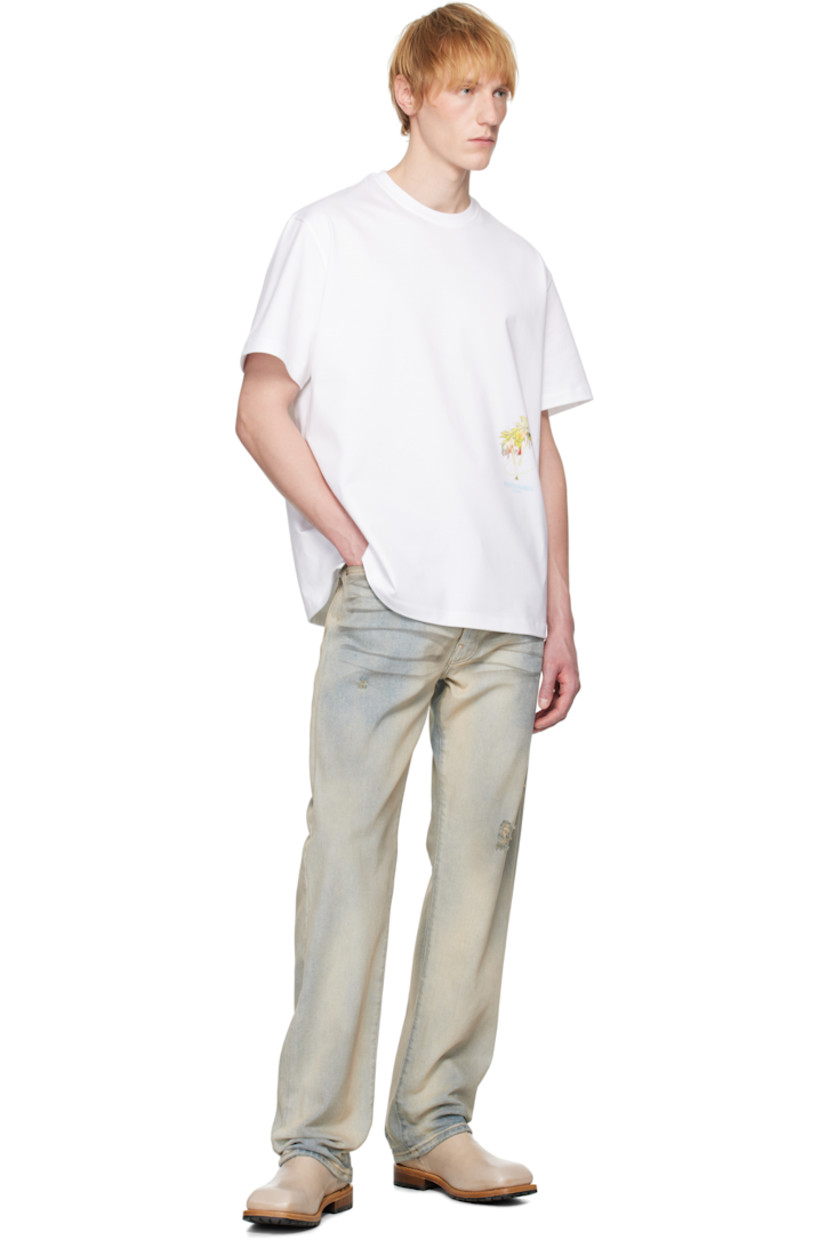 Cotton jersey T-shirt. 

· Rib-knit crewneck
· Logo and graphic printed at front
· Dropped shoulders
· Vented side seams 
· Logo hardware at back collar
· Logo, graphic, and text printed at back

Supplier color: White