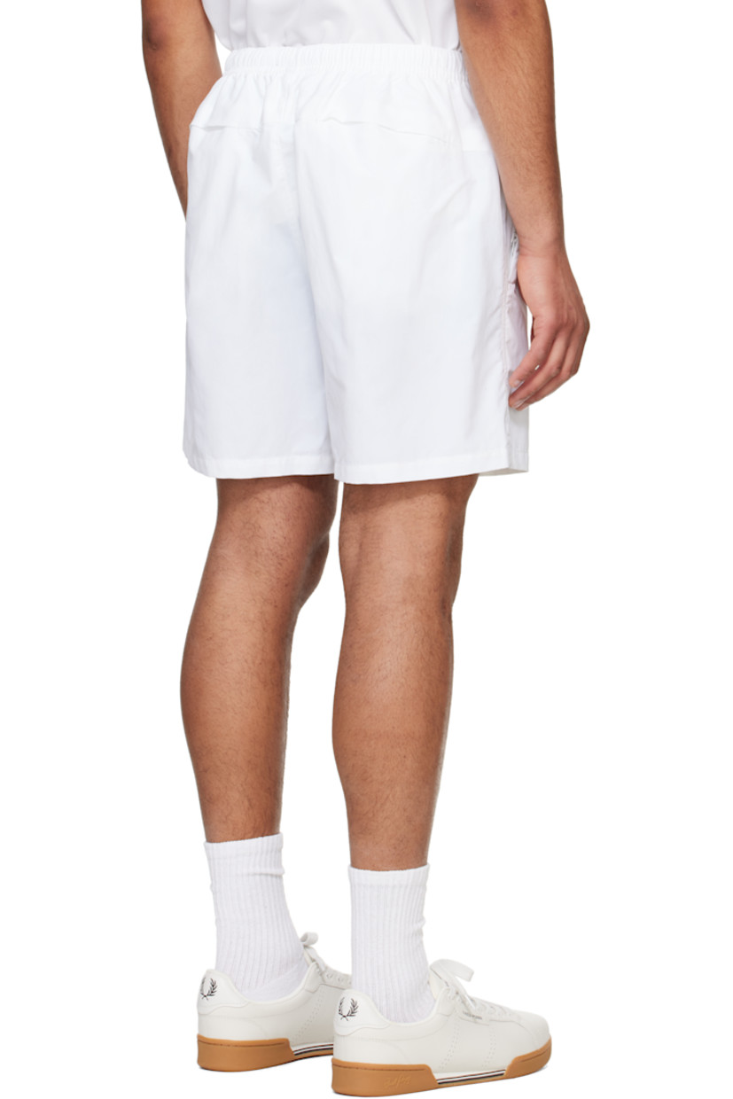 Recycled nylon taslan shorts. 

· Concealed drawstring at elasticized waistband
· Four-pocket styling
· Logo graphic embroidered at front hem 
· Partial mesh lining

Supplier color: White
