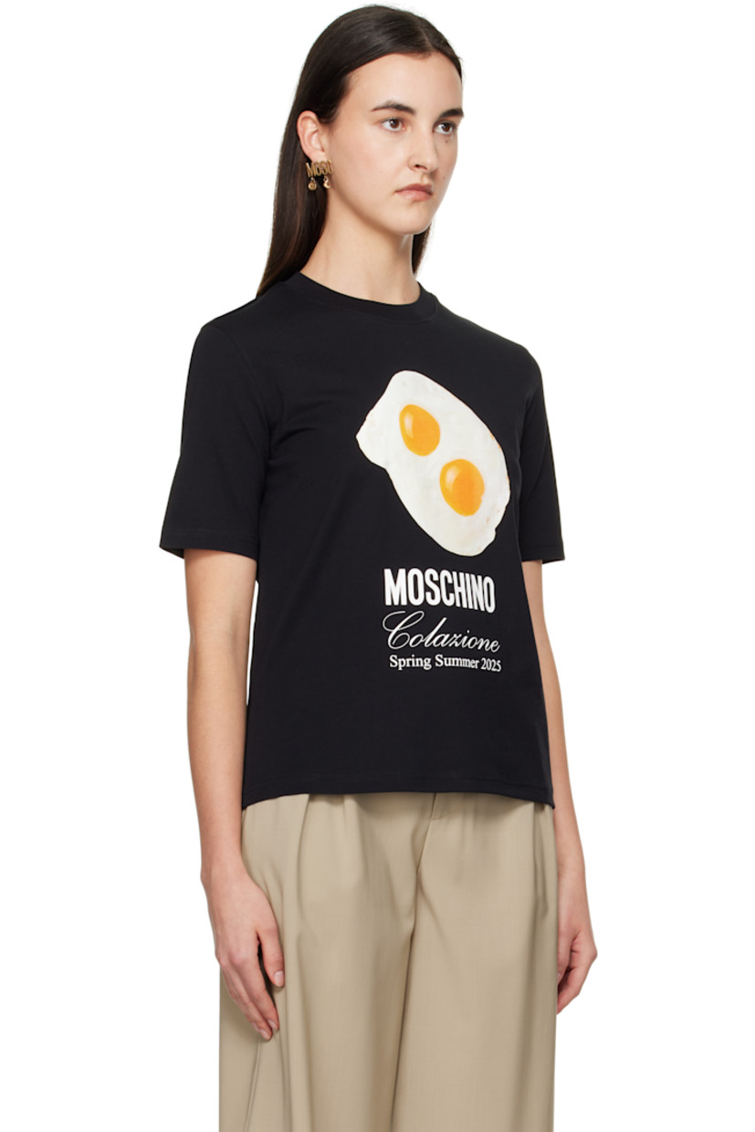 Organic cotton jersey T-shirt. 

· Rib-knit crewneck 
· Graphic, logo, and text printed at front

Supplier color: Multi black