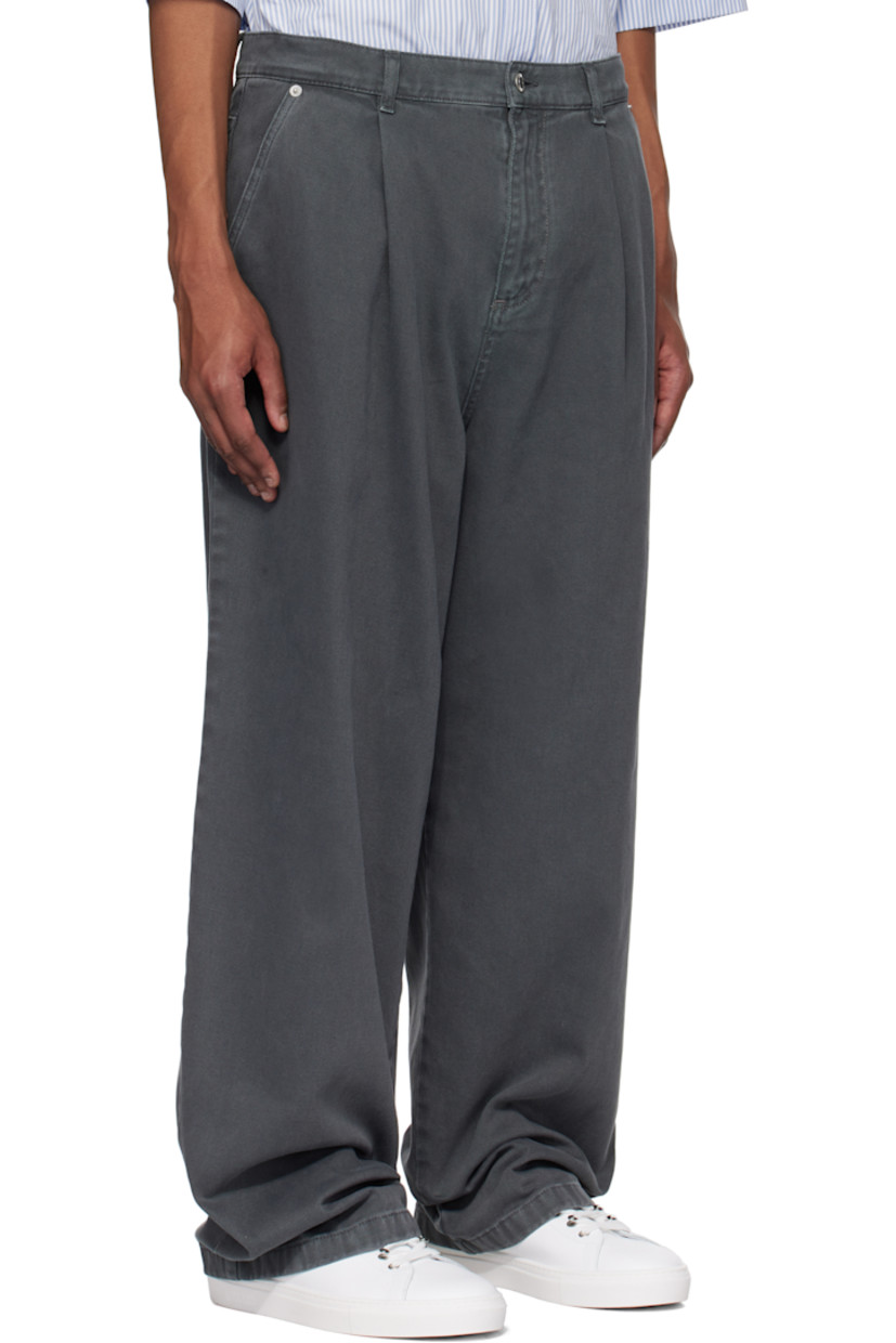 Cotton twill trousers. 

· Belt loops
· Four-pocket styling
· Zip fly
· Pleats at front waist 
· Leather logo patch at back waistband

Supplier color: Black