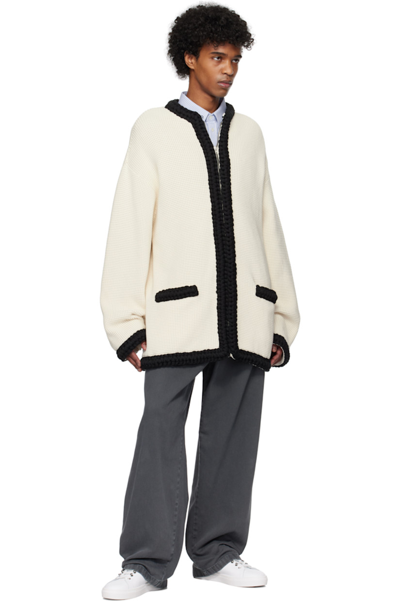 Cotton twill trousers. 

· Belt loops
· Four-pocket styling
· Zip fly
· Pleats at front waist 
· Leather logo patch at back waistband

Supplier color: Black