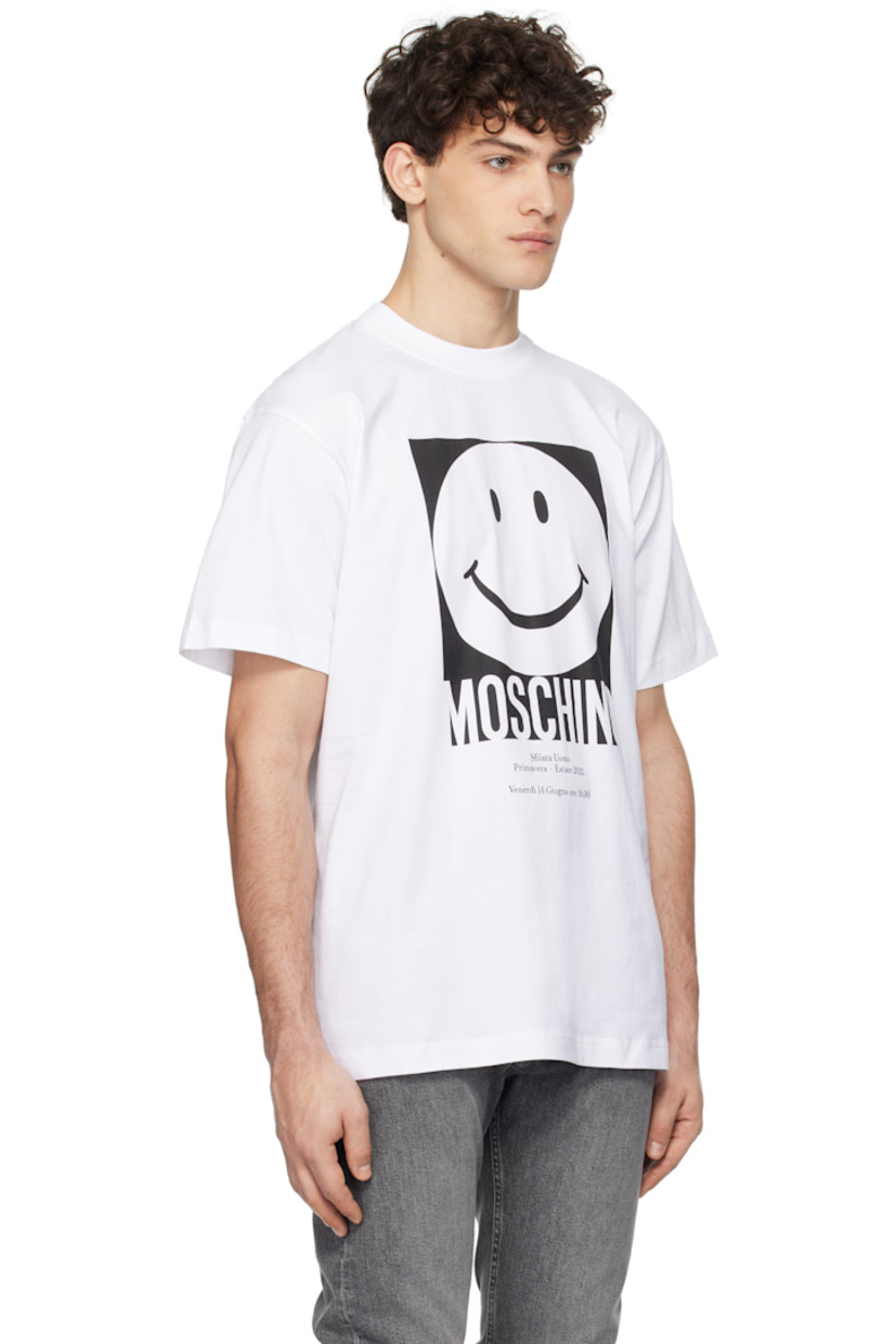 Organic cotton jersey T-shirt.

· Rib-knit crewneck
· Logo graphic and text printed at front
· Dropped shoulders

Part of the Smiley® collection.

Supplier color: Multi white