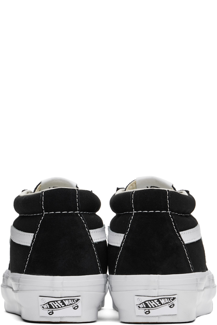 Mid-top 8 oz canvas and suede sneakers in black and white.

· Lace-up closure
· Logo patch at padded tongue
· Padded collar
· Grained leather Sidestripe™ at sides
· Padded Sola ADC foam footbed
· Grained leather and canvas lining
· Rubberized logo patch at heel
· Treaded rubber sole

Supplier color: Lx black/White
