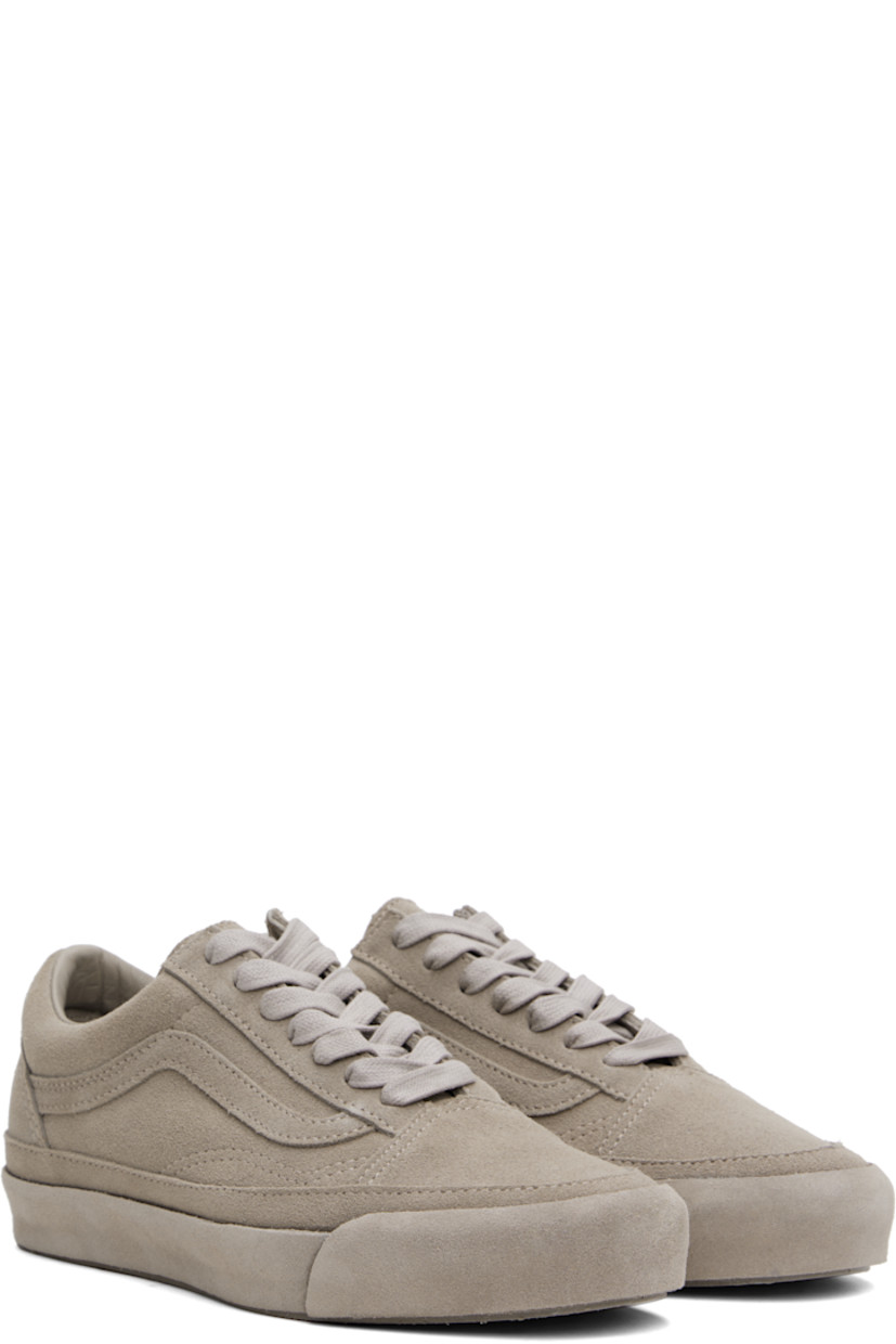 Low-top suede sneakers in gray.

· Lace-up closure
· Padded tongue and collar
· Sidestripe™ at sides
· Padded Sola ADC foam footbed
· Grained leather and canvas lining
· Rubberized logo patch at heel
· Treaded rubber sole

Supplier color: Suede atmosphere