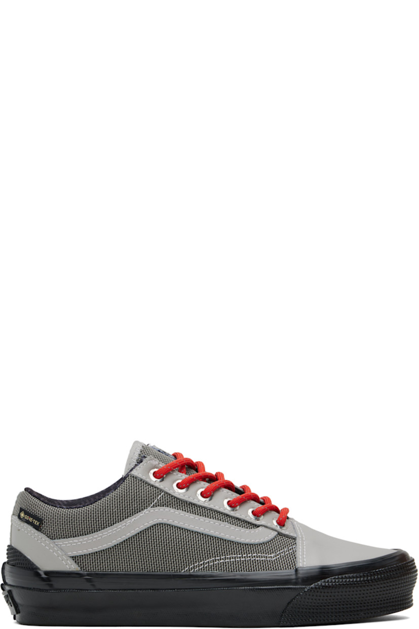 Low-top GORE-TEX® canvas and buffed leather sneakers in gray.

· Lace-up closure
· Signature Sidestripe™ at sides
· Mesh lining
· Rubberized logo patch at heel
· Treaded rubber sole

Supplier color: Metal
