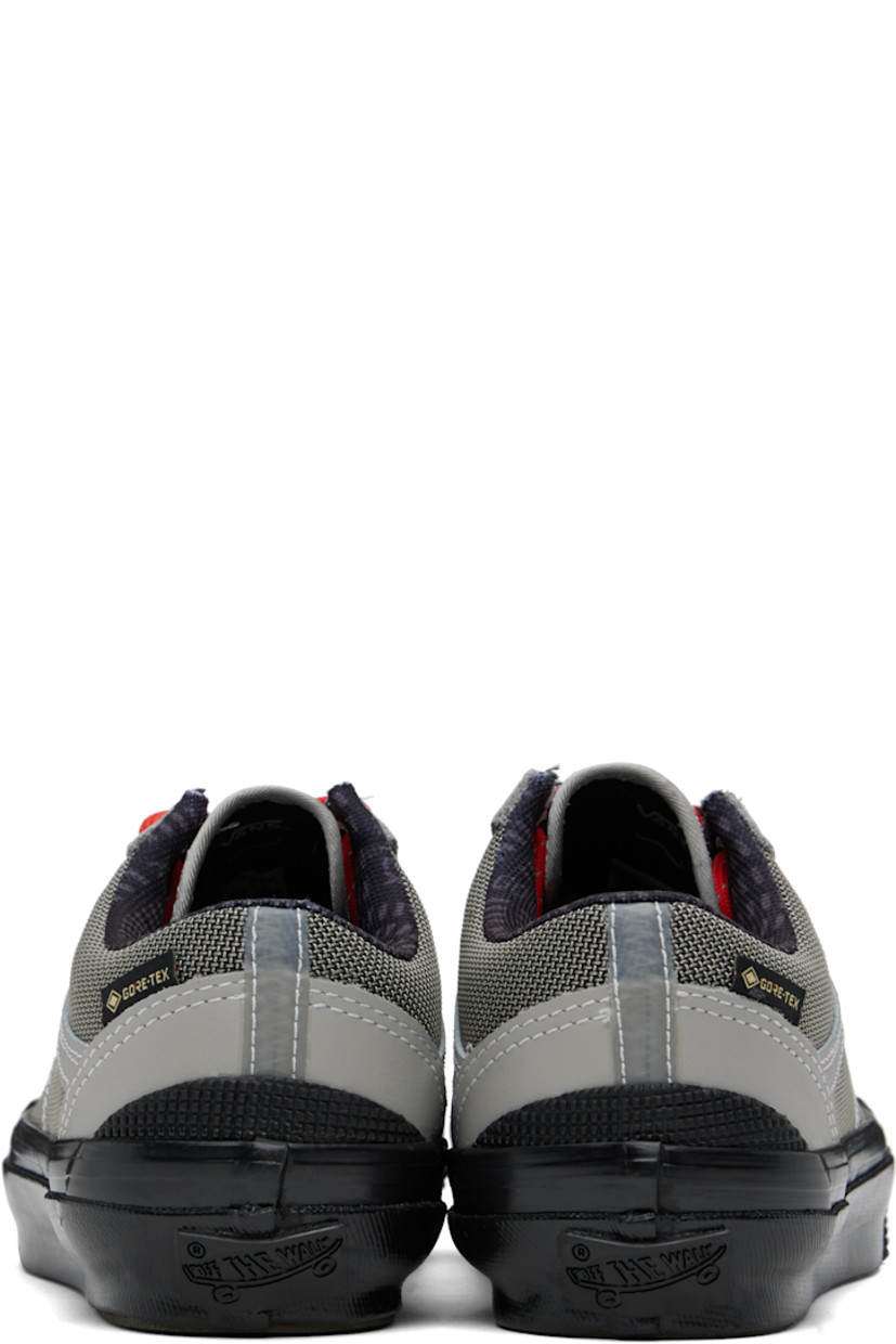 Low-top GORE-TEX® canvas and buffed leather sneakers in gray.

· Lace-up closure
· Signature Sidestripe™ at sides
· Mesh lining
· Rubberized logo patch at heel
· Treaded rubber sole

Supplier color: Metal