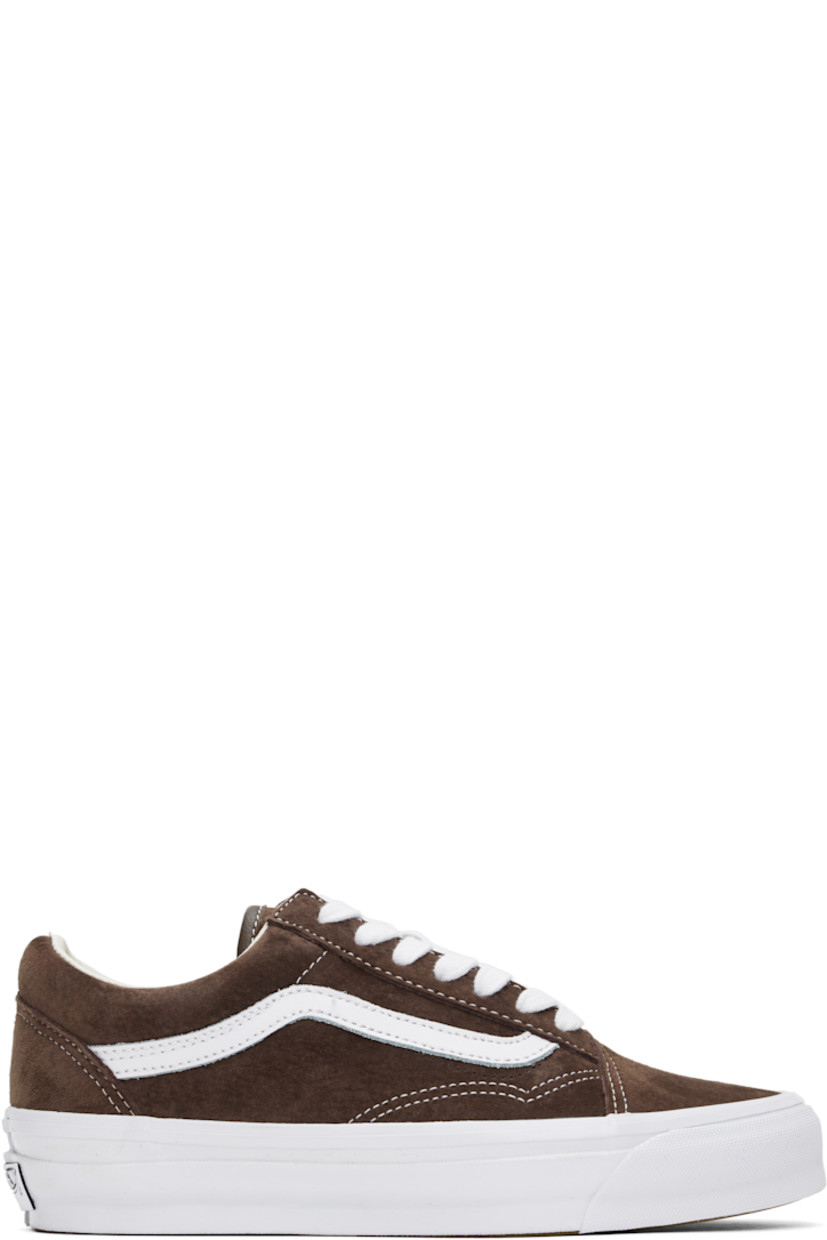 Low-top pigskin suede sneakers in brown. 

· Lace-up closure
· Padded tongue and collar
· Grained leather Sidestripe™ at sides
· Padded Sola ADC foam footbed
· Grained leather and canvas lining
· Rubberized logo patch at heel
· Treaded rubber sole
· Contrast stitching in white

Supplier color: Pig suede potting soil