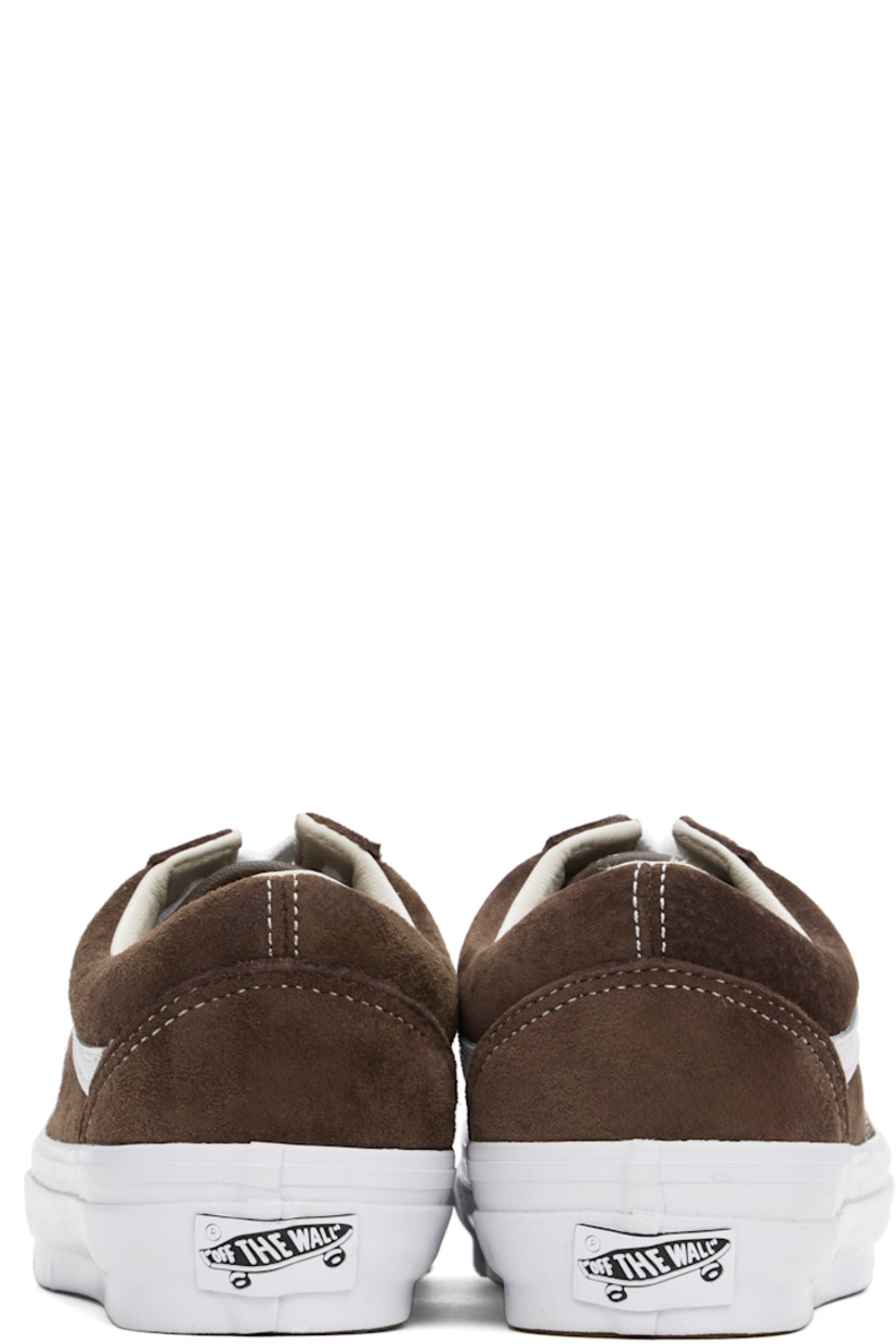 Low-top pigskin suede sneakers in brown. 

· Lace-up closure
· Padded tongue and collar
· Grained leather Sidestripe™ at sides
· Padded Sola ADC foam footbed
· Grained leather and canvas lining
· Rubberized logo patch at heel
· Treaded rubber sole
· Contrast stitching in white

Supplier color: Pig suede potting soil