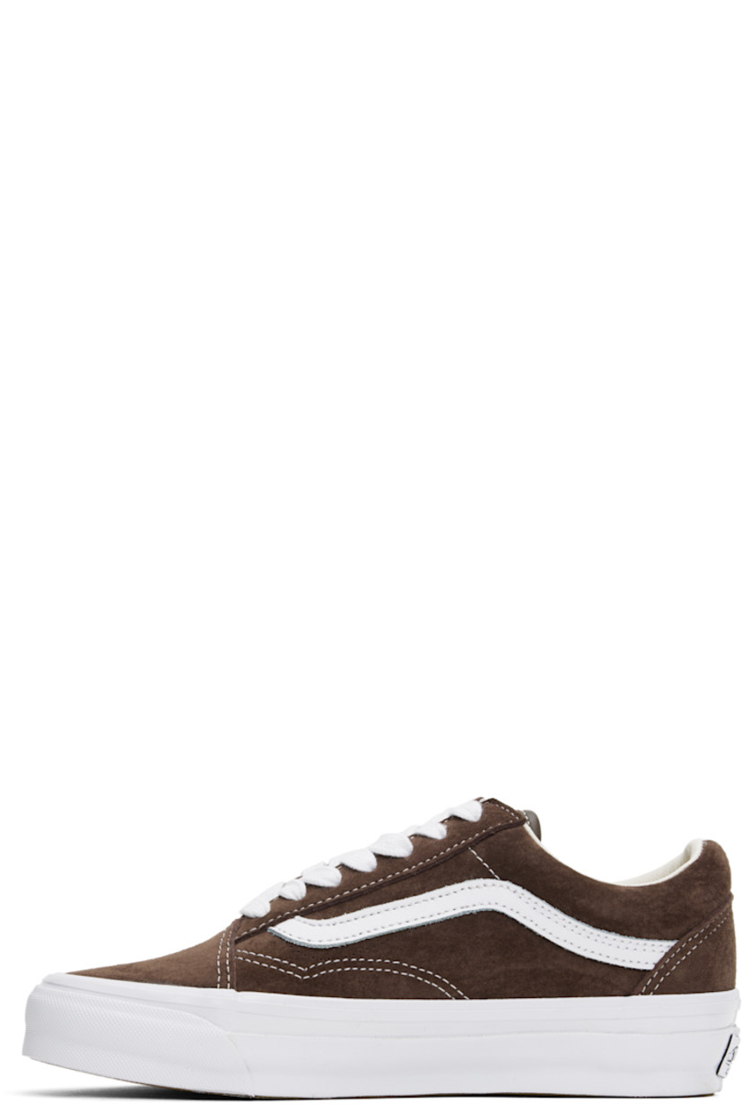 Low-top pigskin suede sneakers in brown. 

· Lace-up closure
· Padded tongue and collar
· Grained leather Sidestripe™ at sides
· Padded Sola ADC foam footbed
· Grained leather and canvas lining
· Rubberized logo patch at heel
· Treaded rubber sole
· Contrast stitching in white

Supplier color: Pig suede potting soil