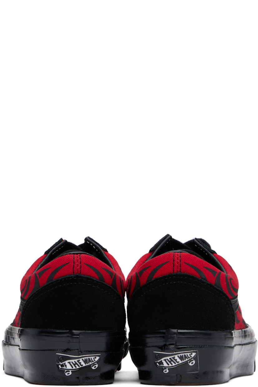 Low-top suede and 8 oz canvas sneakers in black and red. 

· Graphic pattern printed throughout
· Lace-up closure
· Padded tongue and collar
· Grained leather Sidestripe™ at sides
· Rubberized logo patch at heel
· Removable cushioned Sola ADC foam footbed
· Grained leather and canvas lining
· Treaded rubber sole

Supplier color: Black/Red