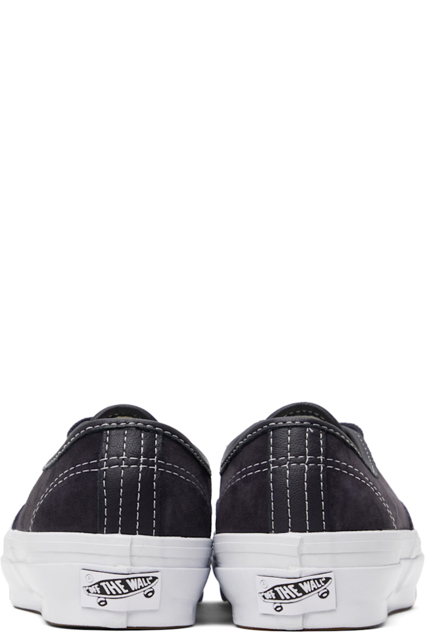 Low-top pigskin suede sneakers in navy.

· Lace-up closure
· Grained leather trim at collar
· Logo flag at outer side
· Rubberized logo patch at heel
· Canvas lining
· Treaded rubber sole
· Contrast stitching in white

Supplier color: Pig suede nine iron