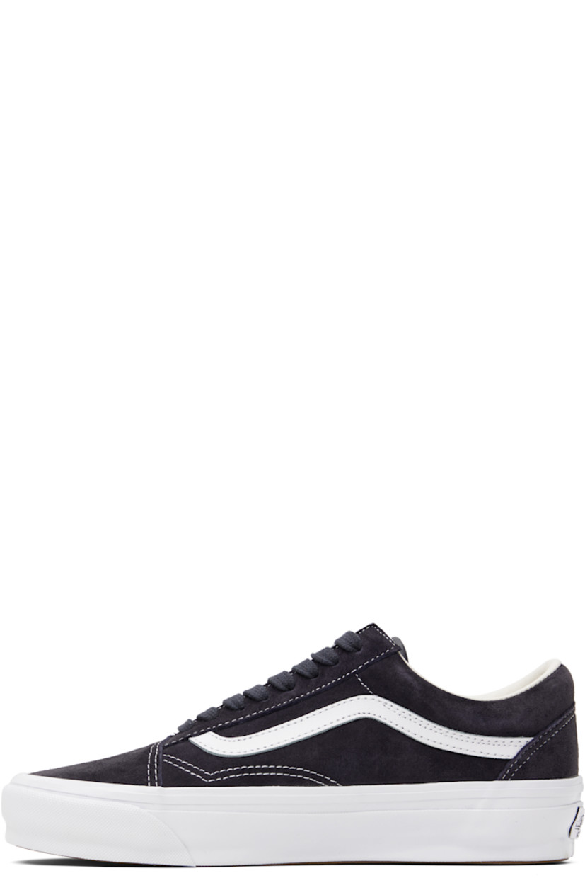 Low-top pigskin suede sneakers in navy.

· Lace-up closure
· Padded tongue and collar
· Grained leather Sidestripe™ at sides
· Rubberized logo patch at heel
· Grained leather and canvas lining
· Removable padded foam insole
· Treaded rubber sole
· Contrast stitching in white

Supplier color: Pig suede nine iron