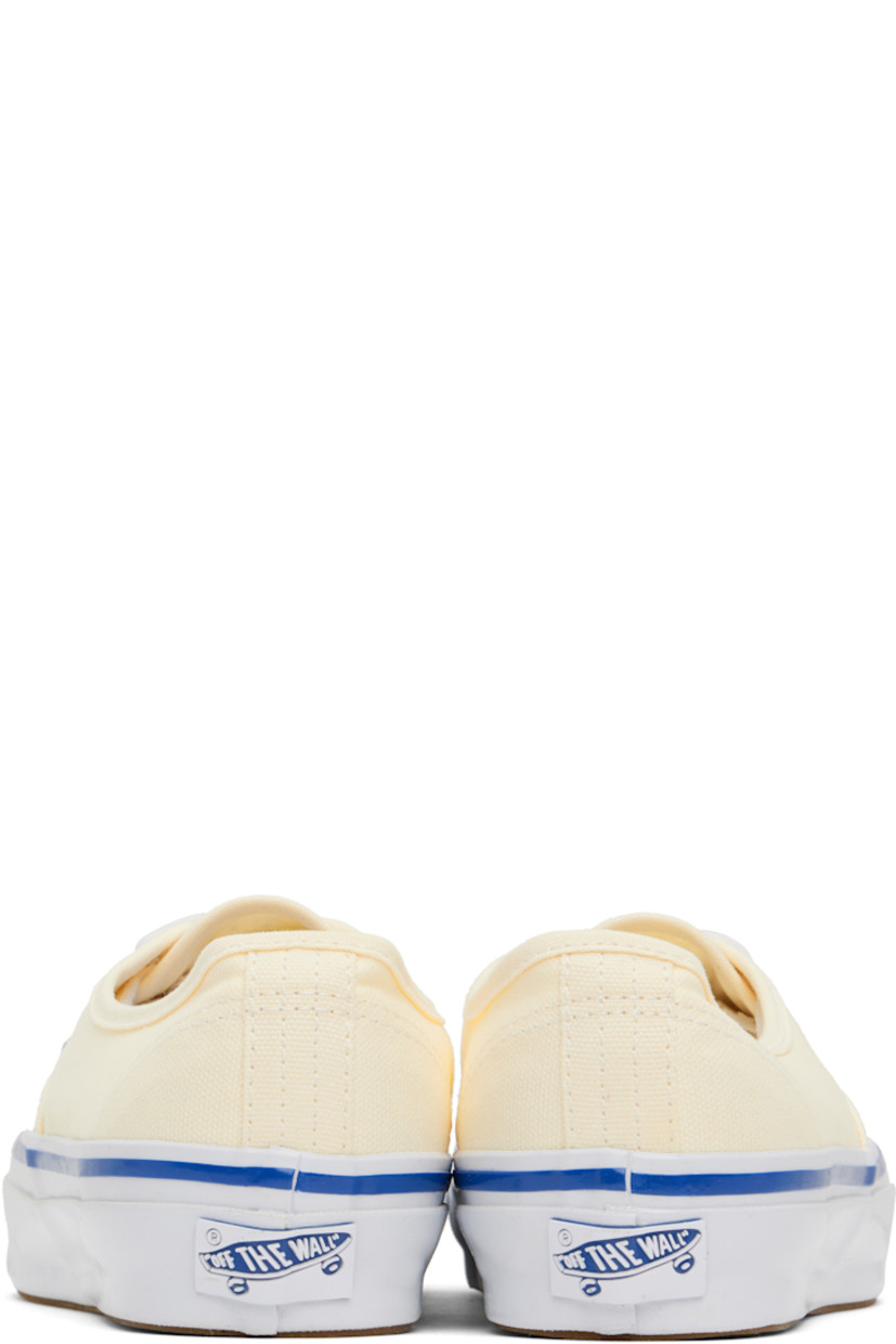 Low-top canvas sneakers in off-white.

· Lace-up closure
· Logo flag at outer side
· Grained leather and canvas lining
· Rubberized logo patch at heel
· Textured rubber midsole
· Treaded rubber sole

Supplier color: Lx off-white