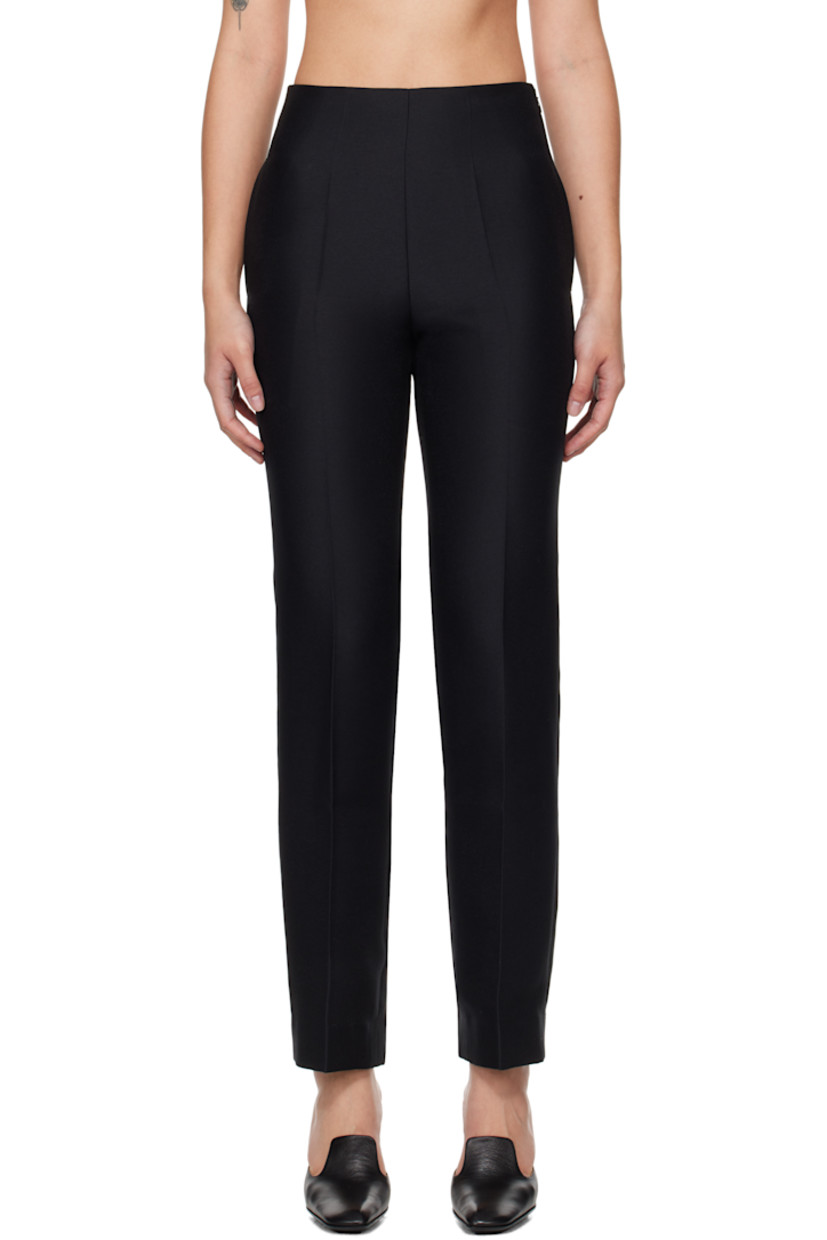 Polyester twill trousers.

· Two-pocket styling
· Central creases at front and back
· Concealed zip closure at outseam

Supplier color: Black
