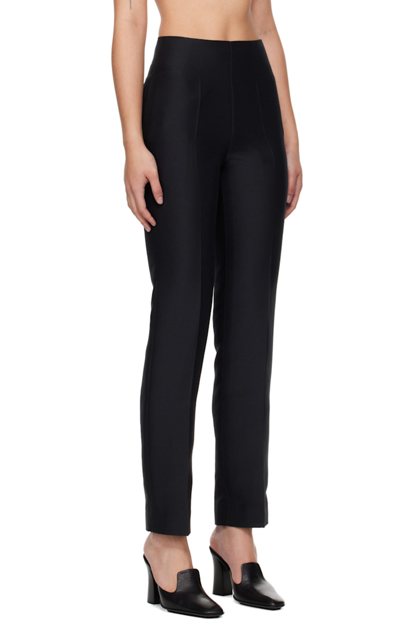 Polyester twill trousers.

· Two-pocket styling
· Central creases at front and back
· Concealed zip closure at outseam

Supplier color: Black