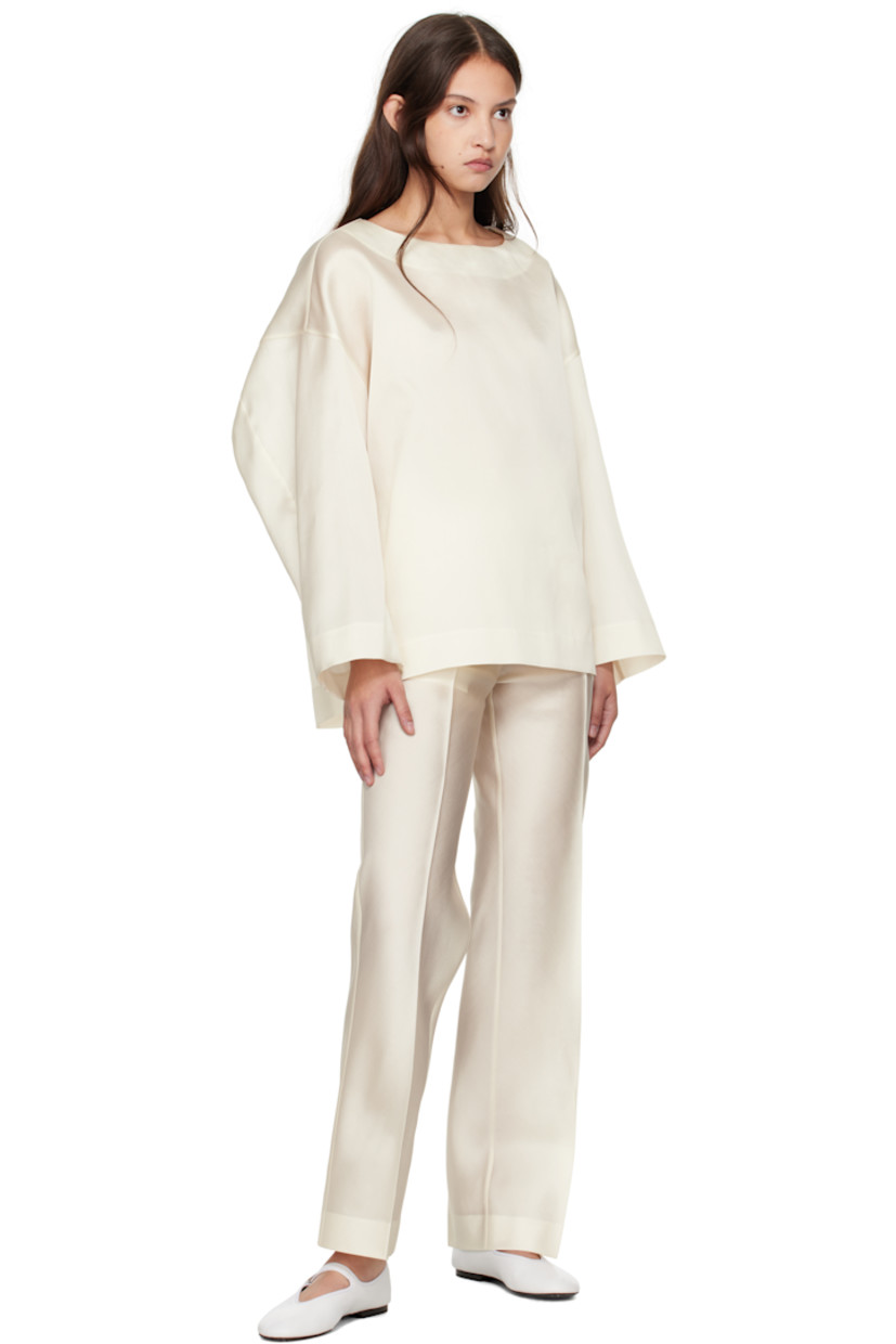 Silk satin trousers.

· Two-pocket styling
· Zip-fly
· Central creases at front and back
· Darts at back waistband

Supplier color: Cream
