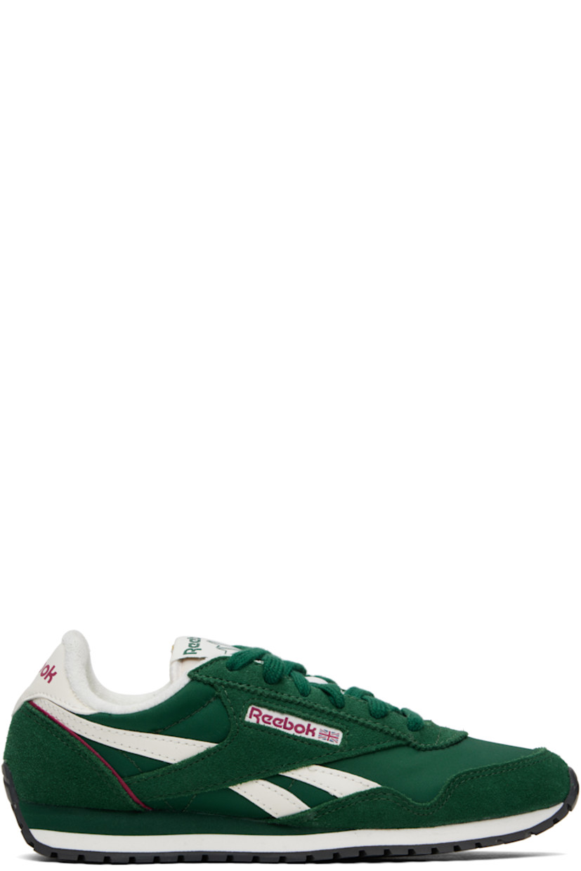 Low-top suede and canvas sneakers in green.

· Buffed leather trim throughout
· Lace-up closure
· Logo flag at padded tongue
· Padded collar
· Signature stripes at sides
· Inset logo patch at outer side
· Logo printed at heel tab
· Piping in burgundy at heel counter
· Terrycloth lining
· Foam rubber midsole
· Treaded rubber sole

Supplier color: Classic green/Classic green/Chalk