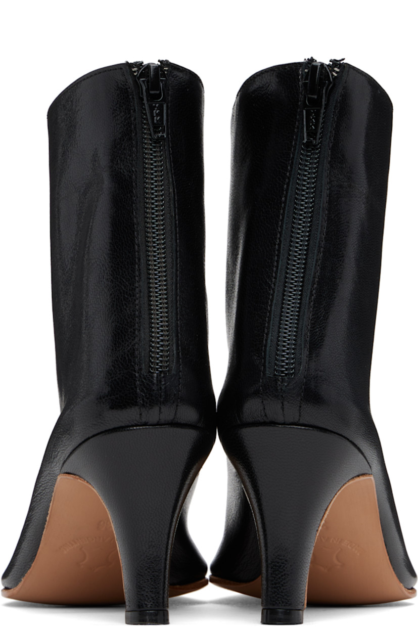 Handcrafted ankle-high grained kidskin boots in black.

· Pointed toe
· Zip closure at heel counter
· Grained kidskin and suede lining
· Covered stiletto heel with rubber injection
· Leather sole
· Heel: H2.75"

Supplier color: Black