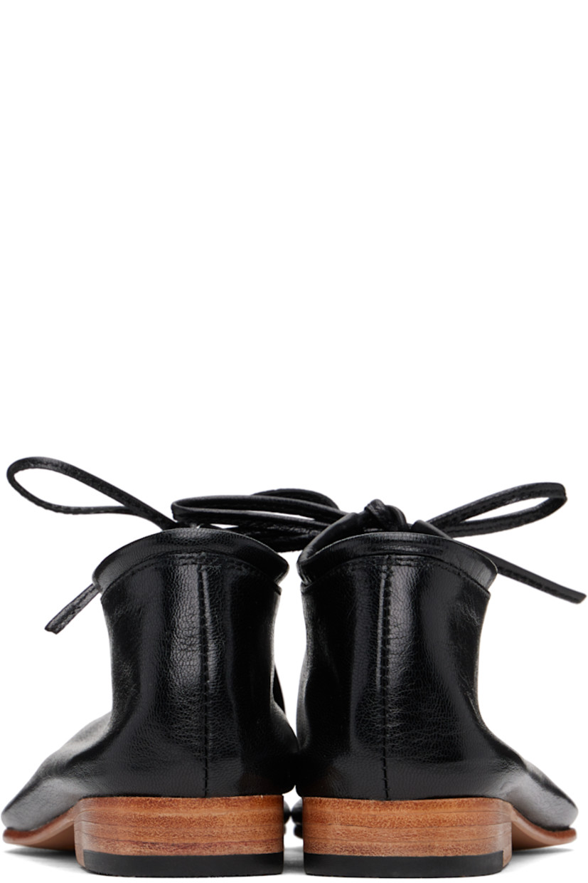 Handcrafted grained kidskin loafers in black.

· Self-tie closure
· Grained kidskin and suede lining
· Stacked leather heel with rubber injection
· Leather sole

Supplier color: Black