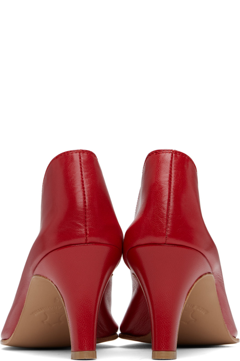 Handcrafted grained kidskin heels in red.

· Pointed toe
· Grained kidskin and suede lining
· Covered heel with rubber injection
· Leather sole
· Heel: H2.75"

Supplier color: Red