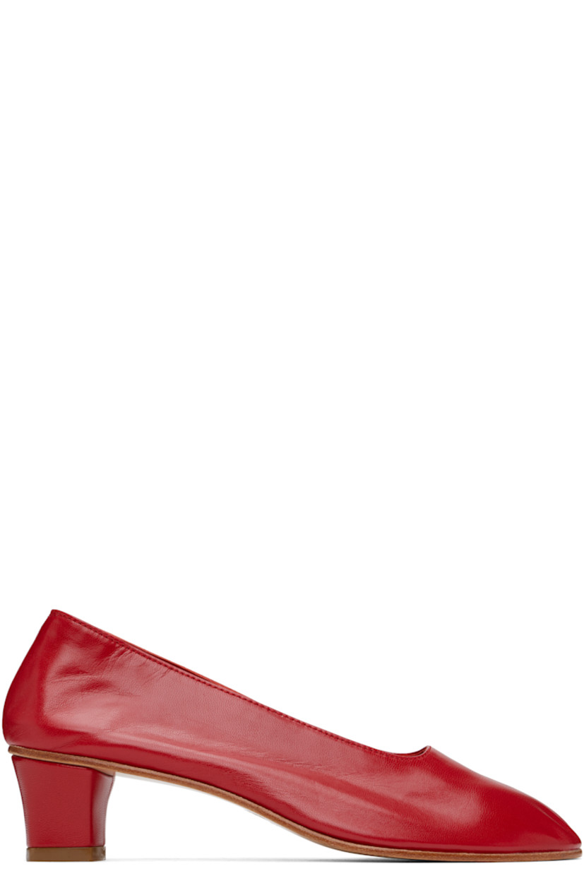 Handcrafted grained kidskin heels in red.

· Grained kidskin and suede lining
�· Covered block heel with rubber injection
· Leather sole
· Heel: H1.75"

Supplier color: Red