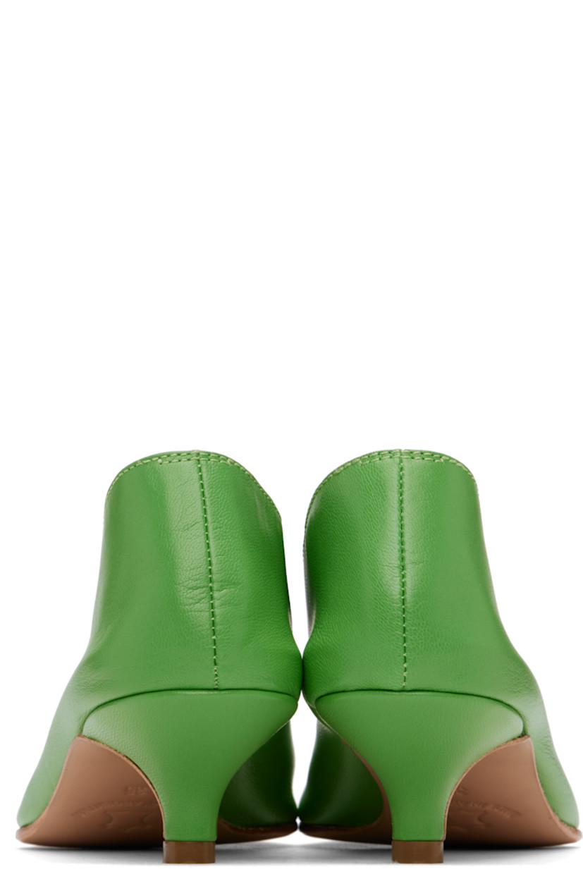 Handcrafted grained kidskin heels in green.

· Pointed toe
· Grained kidskin and suede lining
· Covered kitten heel with rubber injection
· Leather sole
· Heel: H1.75"

Supplier color: Bamboo