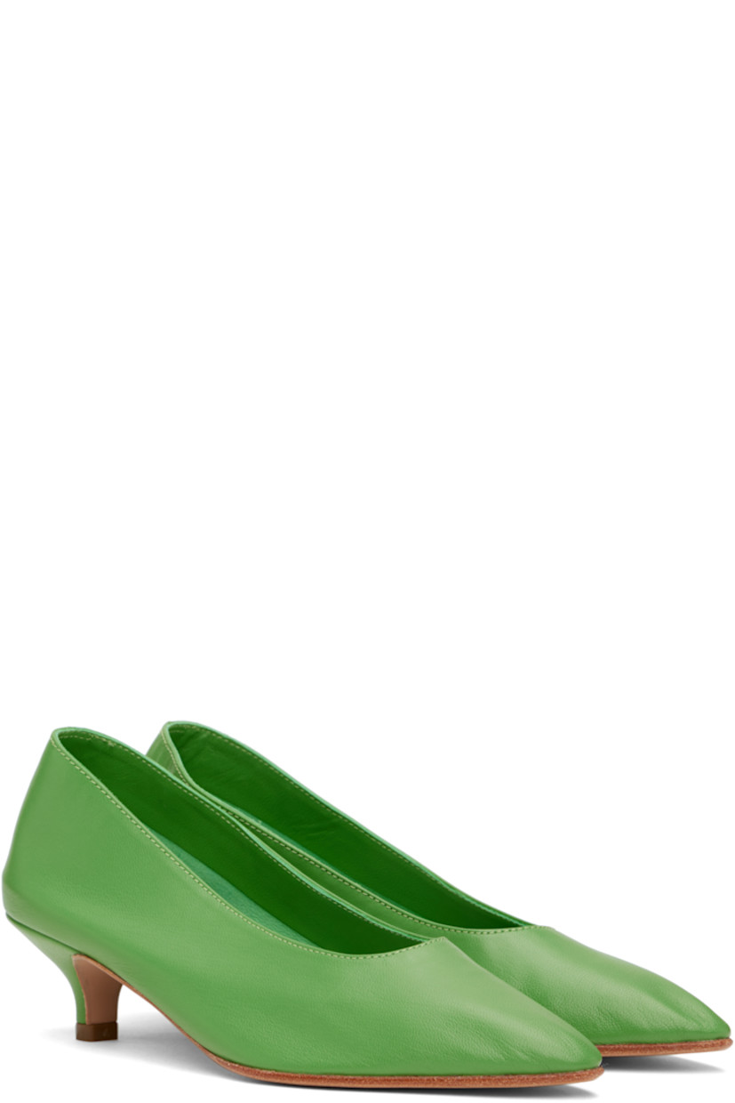 Handcrafted grained kidskin heels in green.

· Pointed toe
· Grained kidskin and suede lining
· Covered kitten heel with rubber injection
· Leather sole
· Heel: H1.75"

Supplier color: Bamboo