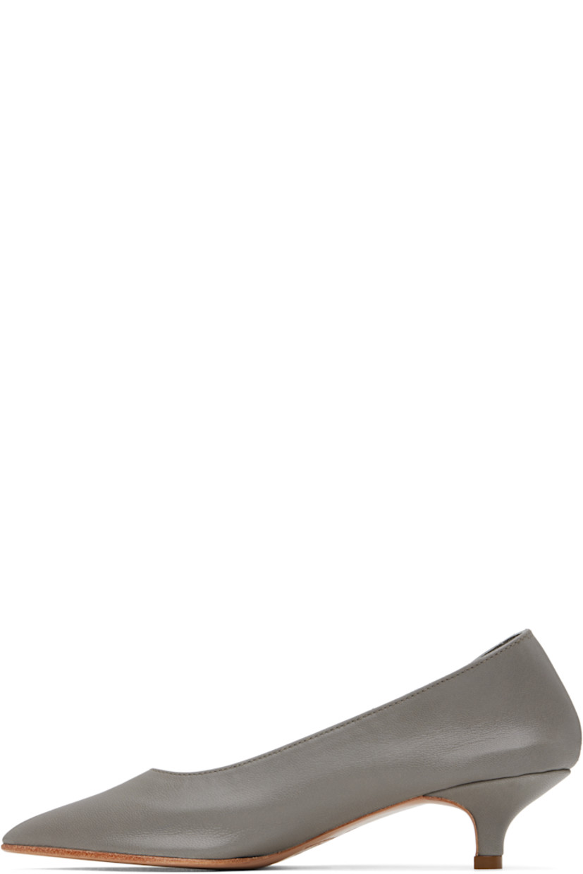 Handcrafted grained kidskin heels in gray.

· Pointed toe
· Grained kidskin and suede lining
· Covered kitten heel with rubber injection
· Leather sole
· Heel: H1.75"

Supplier color: Rhino