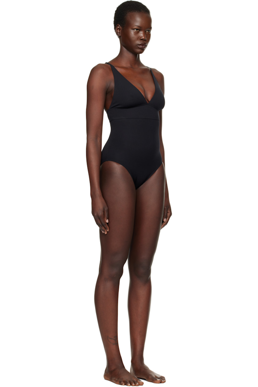 Stretch nylon jersey one-piece swimsuit.

· Plunging V-neck 
· Fixed shoulder straps
· Partial jersey lining

Supplier color: Noir