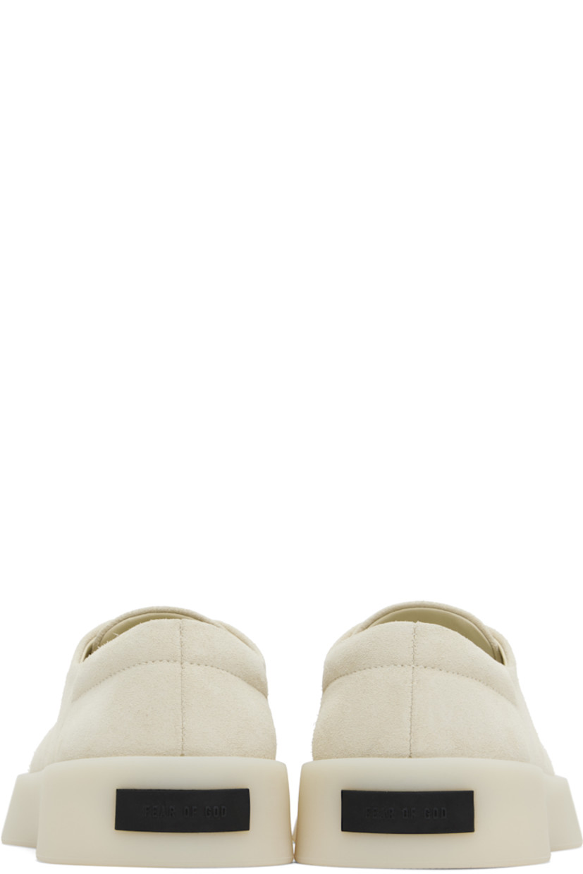 Low-top suede sneakers in off-white

· Lace-up closure
· Buffed leather lining
· Rubberized logo patch at heel
· Rubber sole

Supplier color: Bone