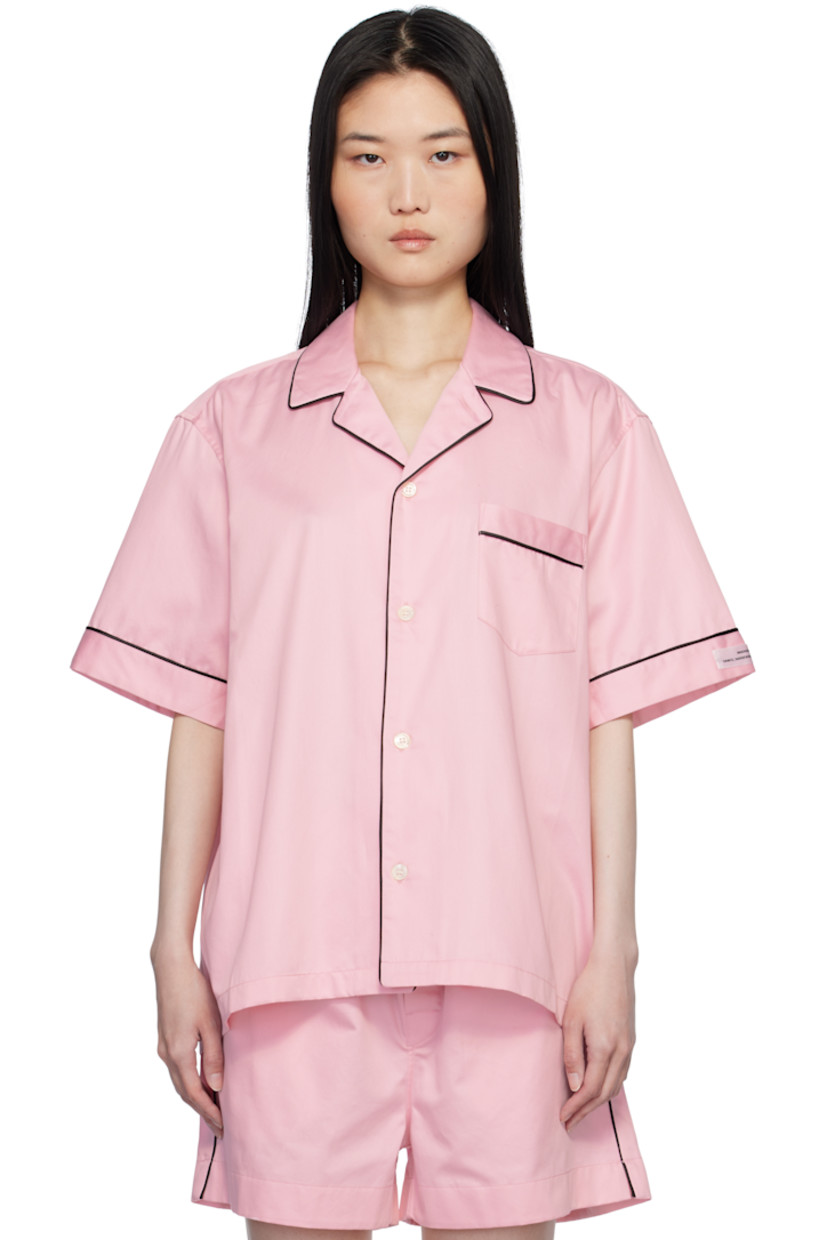 Mercerized Supima® cotton sateen pyjama shirt. Piping throughout.

· 500 thread count
· Open spread collar 
· Button closure 
· Patch pocket at chest
· Logo patch at cuff
· Locker loop at interior collar
· Mother-of-pearl hardware

Supplier color: Blossom pink