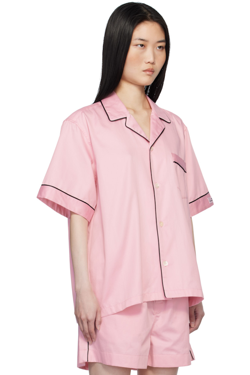 Mercerized Supima® cotton sateen pyjama shirt. Piping throughout.

· 500 thread count
· Open spread collar 
· Button closure 
· Patch pocket at chest
· Logo patch at cuff
· Locker loop at interior collar
· Mother-of-pearl hardware

Supplier color: Blossom pink