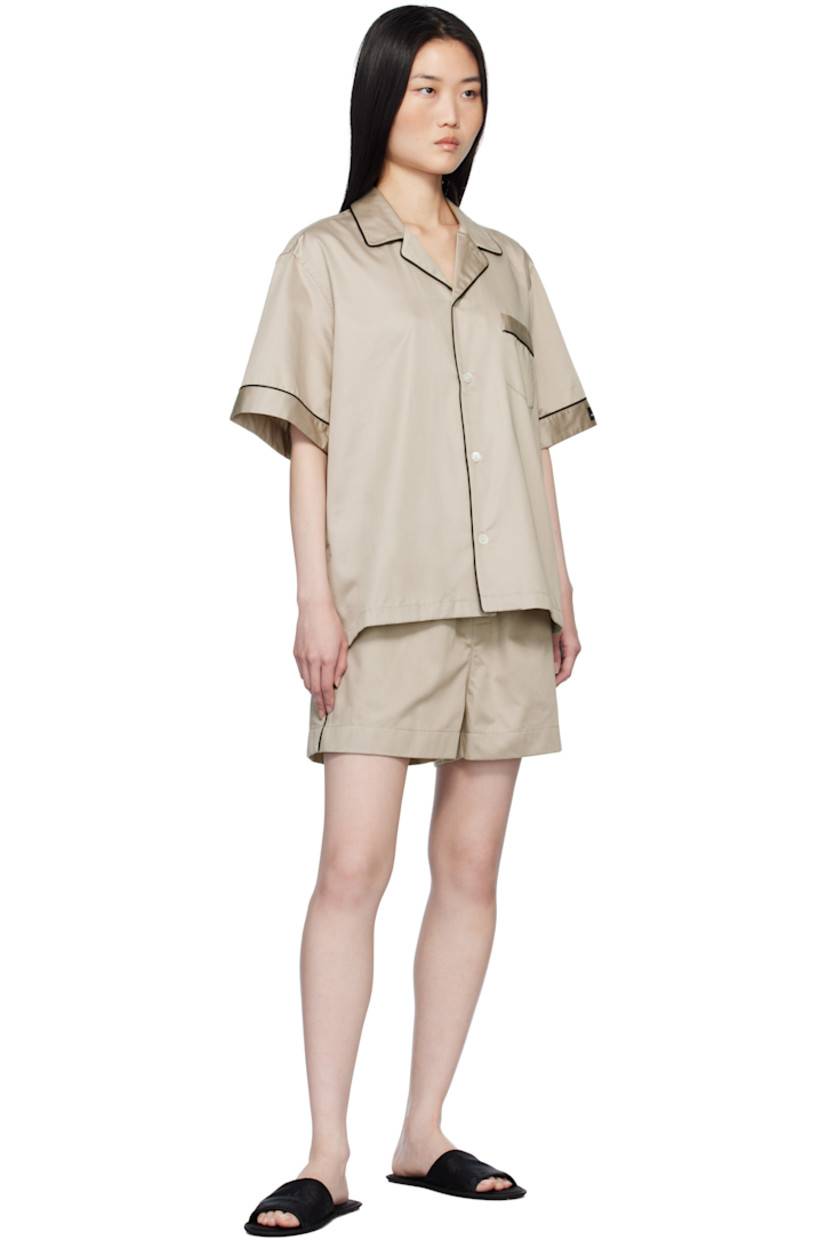 Mercerized Supima® cotton sateen pyjama shorts. 

· 500 thread count
· Concealed drawstring at elasticized waistband
· Logo patch at waistband
· Two-pocket styling
· Button fly
· Vented cuffs
· Piping at outseams
· Mother-of-pearl hardware

Supplier color: Clay
