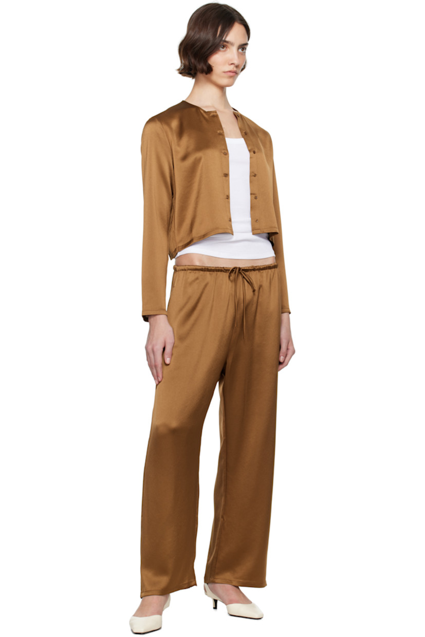 Loose-fit acetate-blend satin lounge pants.

· Drawstring at elasticized waistband
· Four-pocket styling
· Cropped leg

Supplier color: Henna