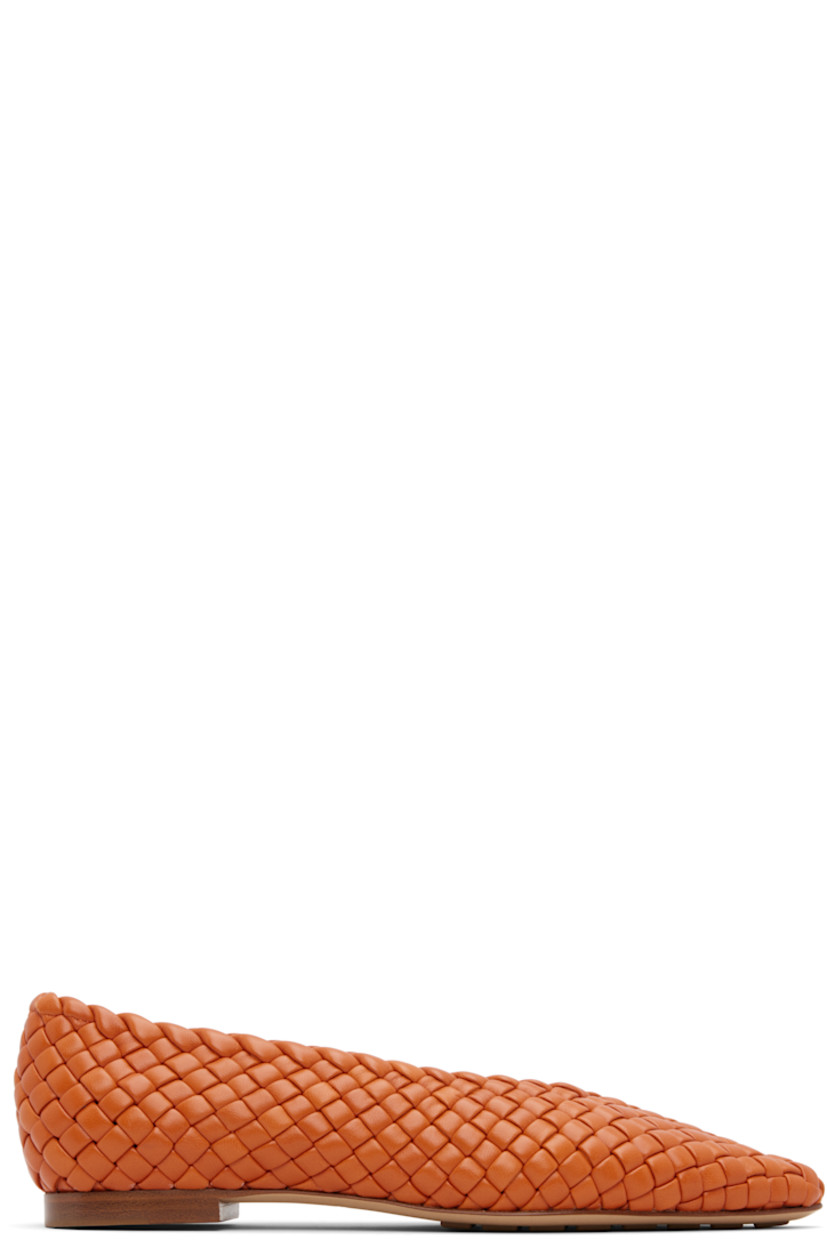 Padded and intrecciato-woven buffed lambskin ballerina flats.

· Pointed toe
· Stacked leather heel with rubber injection
· Leather sole with rubber injections

Supplier color: Burned orange