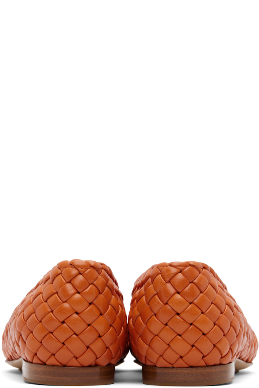 Padded and intrecciato-woven buffed lambskin ballerina flats.

· Pointed toe
· Stacked leather heel with rubber injection
· Leather sole with rubber injections

Supplier color: Burned orange