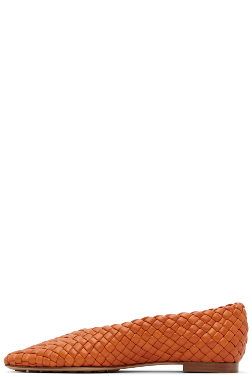 Padded and intrecciato-woven buffed lambskin ballerina flats.

· Pointed toe
· Stacked leather heel with rubber injection
· Leather sole with rubber injections

Supplier color: Burned orange