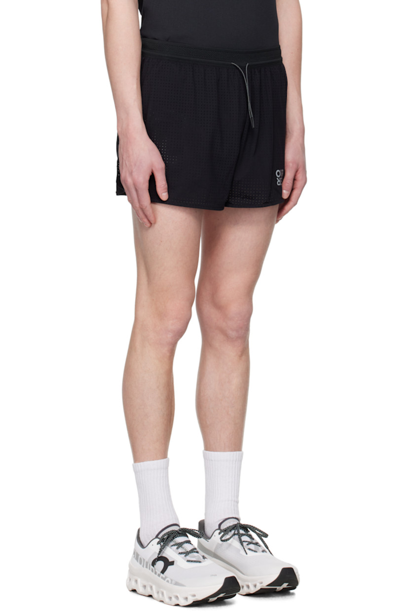 Nylon taffeta shorts. 

· Drawstring at elasticized waistband
· Reflective logo printed at front
· Vented cuffs
· Logo flag at back waistband
· Reflective graphic printed at back 
· Patch pockets at mesh briefs-style lining

Supplier color: Black