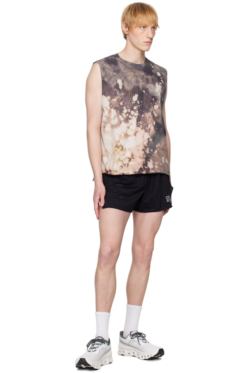 Nylon taffeta shorts. 

· Drawstring at elasticized waistband
· Reflective logo printed at front
· Vented cuffs
· Logo flag at back waistband
· Reflective graphic printed at back 
· Patch pockets at mesh briefs-style lining

Supplier color: Black