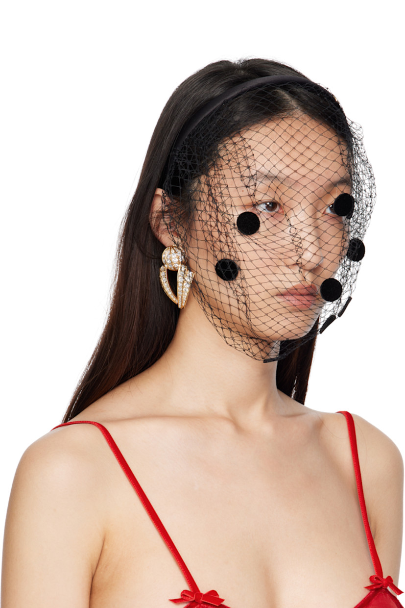 Satin headband. 

· Logo hardware at top
· Fishnet veil with polka-dot appliqués at face
· Gold-tone hardware
· H10.5"

Supplier color: Nero/Nero