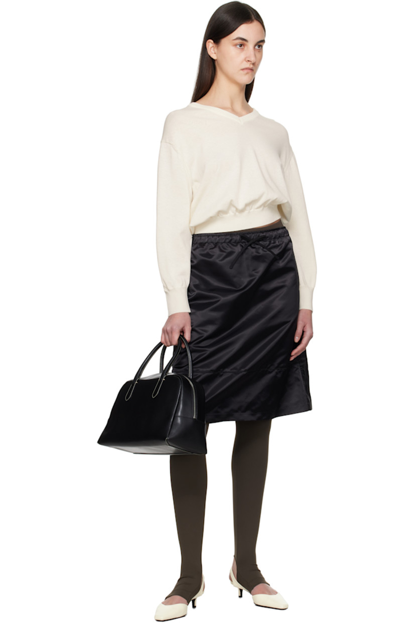 Buffed leather top handle bag in black.

· Fixed carry handles
· Zip closure
· Zip pocket at interior
· Canvas lining
· Contrast stitching in white
· H8" x W14.25" x D5.75"

Supplier color: Black