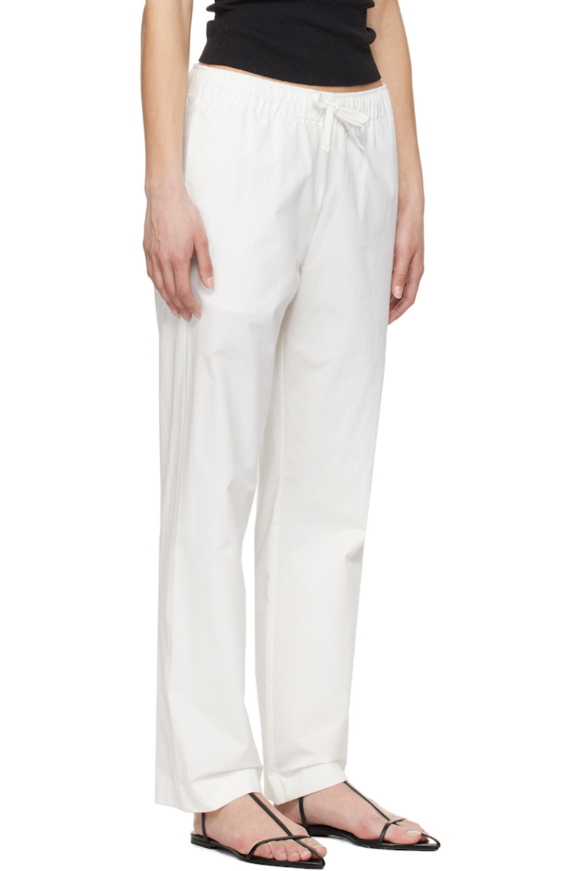 Cotton poplin trousers.

· Drawstring at elasticized waistband 
· Three-pocket styling

Supplier color: White