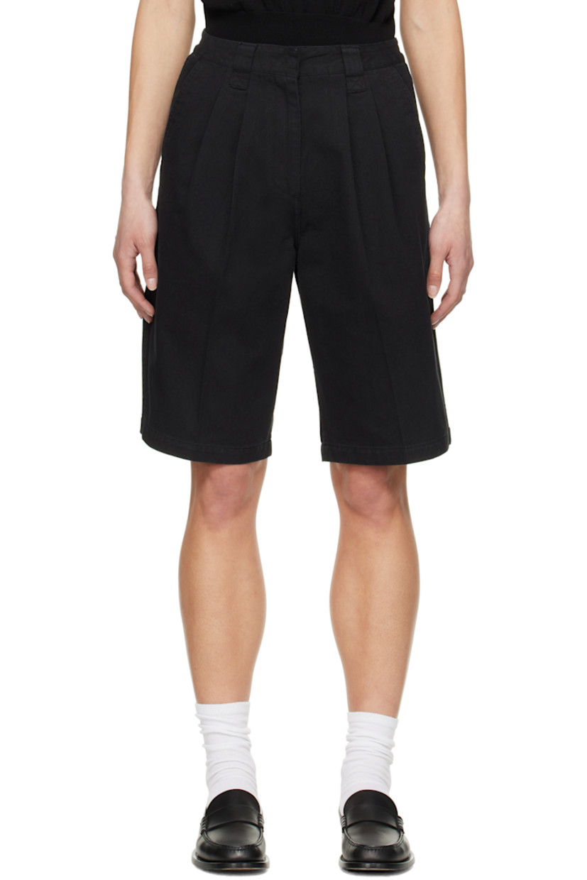 Cotton canvas shorts.

· Belt loops
· Four-pocket styling
· Zip-fly
· Pleats at front 
· Creased legs

Supplier color: Black