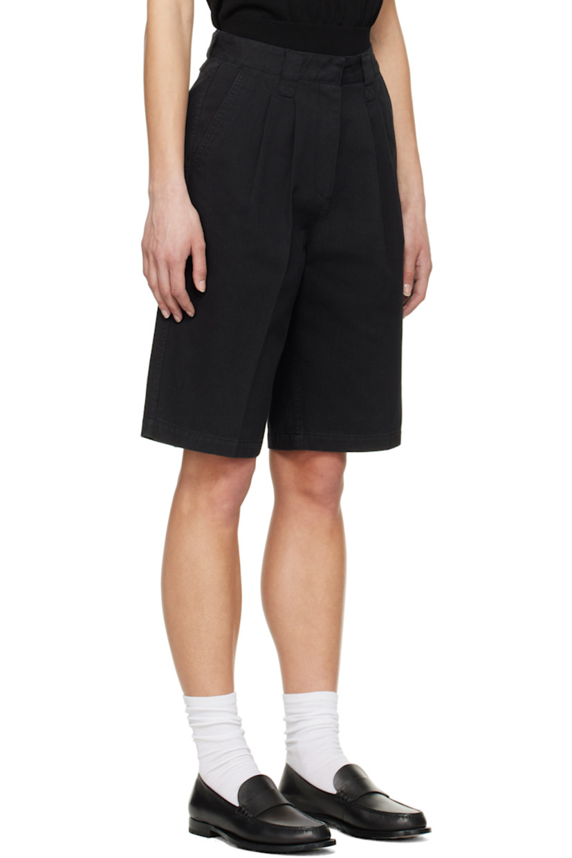 Cotton canvas shorts.

· Belt loops
· Four-pocket styling
· Zip-fly
· Pleats at front 
· Creased legs

Supplier color: Black