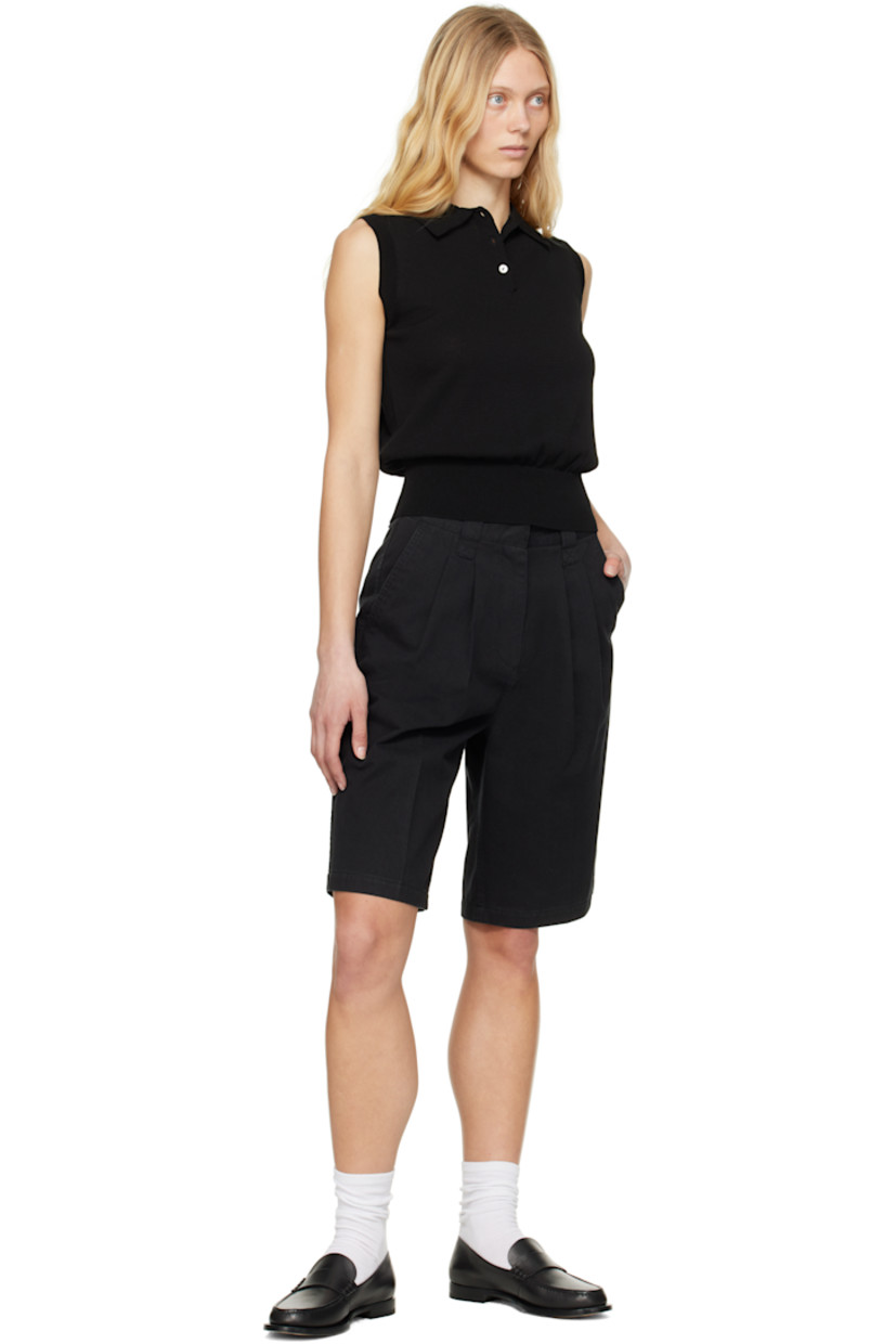 Cotton canvas shorts.

· Belt loops
· Four-pocket styling
· Zip-fly
· Pleats at front 
· Creased legs

Supplier color: Black